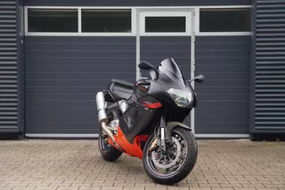 Aprilia Sport RSV 1000 Leovince