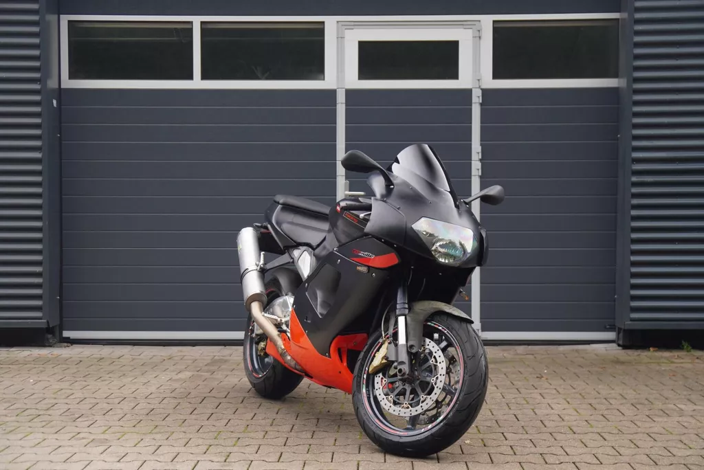 Aprilia Sport RSV 1000 Leovince
