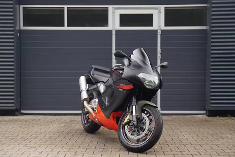 Aprilia Sport RSV 1000 Leovince