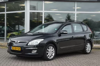 Hyundai I30 CW 1.6i Style LEDER TREKHAAK CLIMA LM VELGEN APK NIEUW!